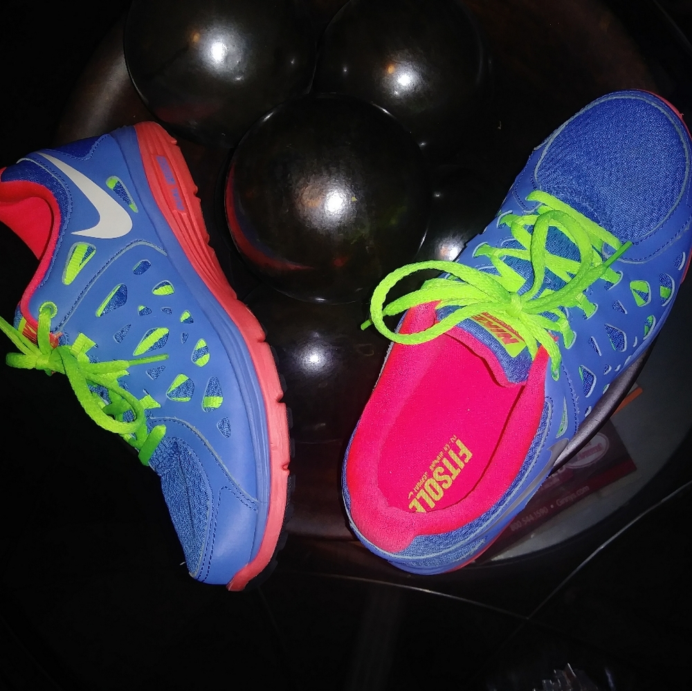 New WOT Nike Dual Fusion Run 2
